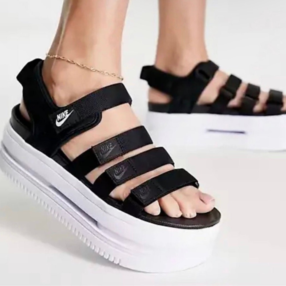 NWT Nike icon classic sandal
